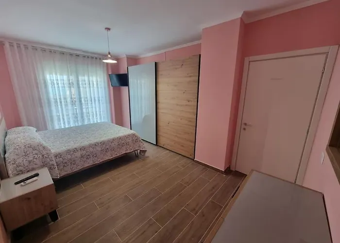 H&E Sea View 2-Bedroom Apt Qerret